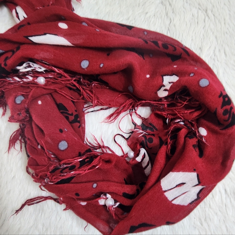 Wisconsin Badgers Infinity Scarf - Picture 6 of 8